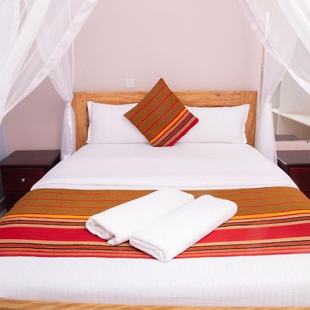 Silver Oaks Hotel Boma Fort Portal Extérieur photo
