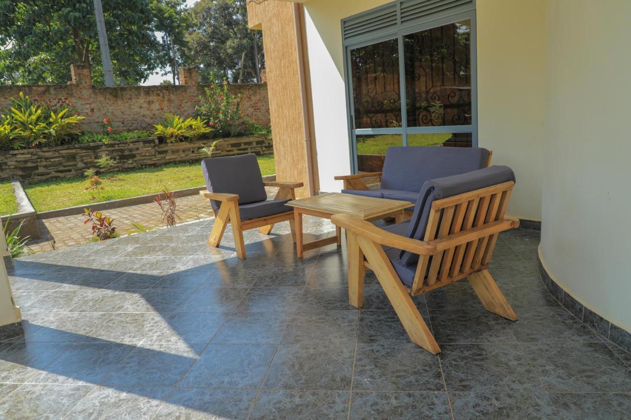 Silver Oaks Hotel Boma Fort Portal Extérieur photo