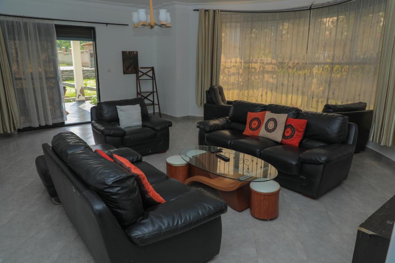 Silver Oaks Hotel Boma Fort Portal Extérieur photo