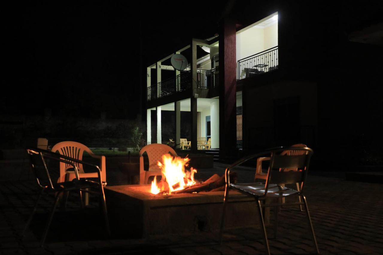 Silver Oaks Hotel Boma Fort Portal Extérieur photo