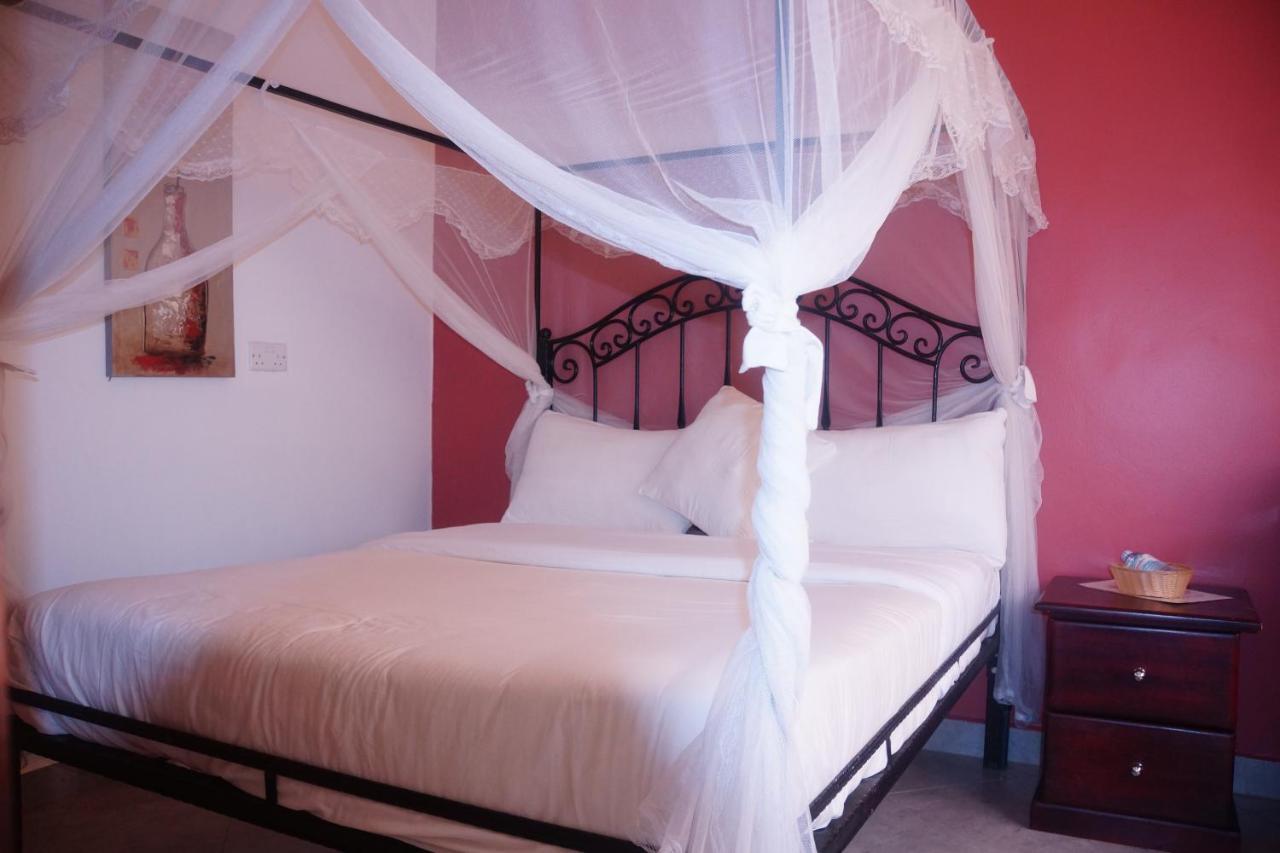 Silver Oaks Hotel Boma Fort Portal Extérieur photo