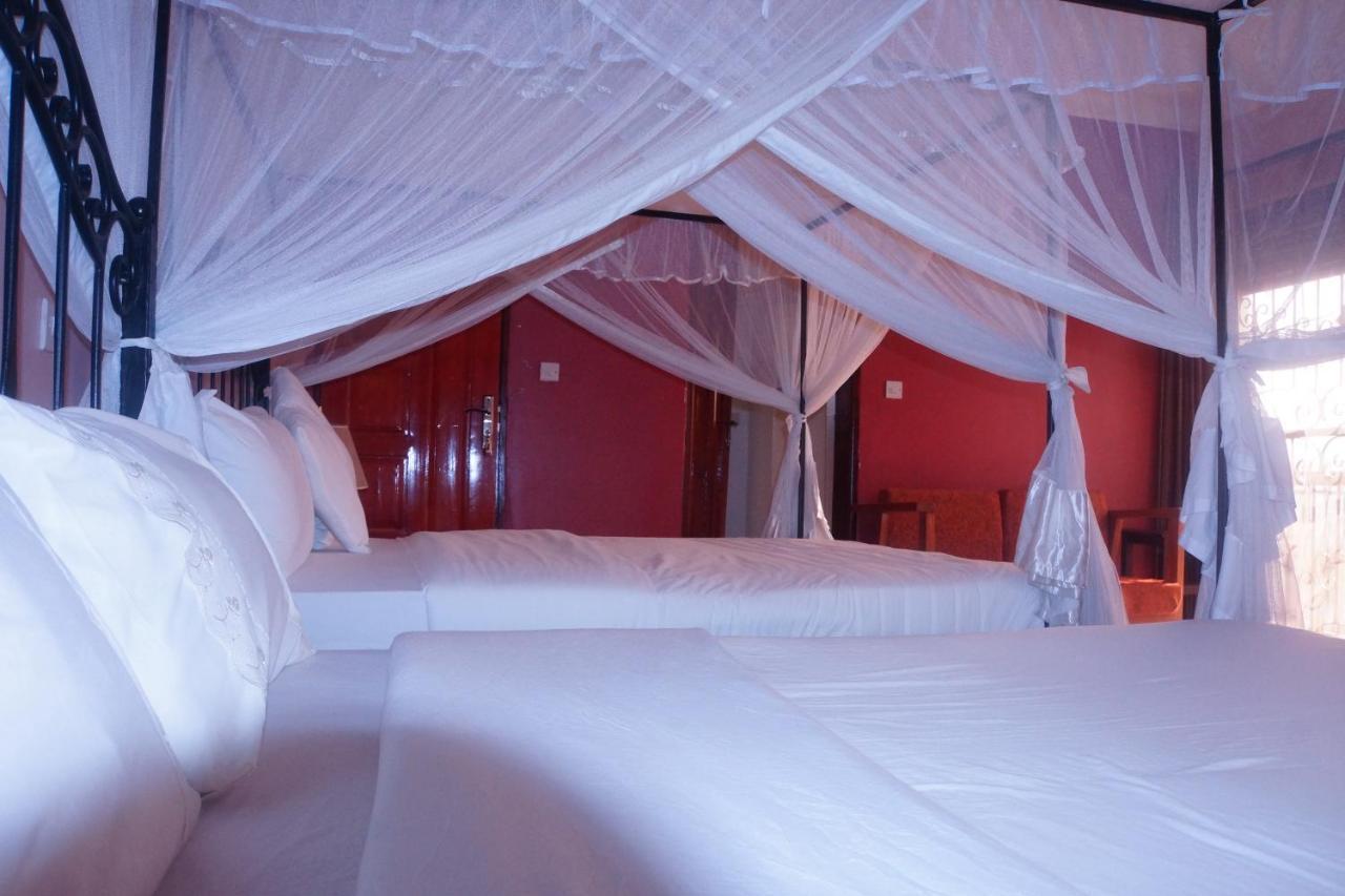 Silver Oaks Hotel Boma Fort Portal Extérieur photo