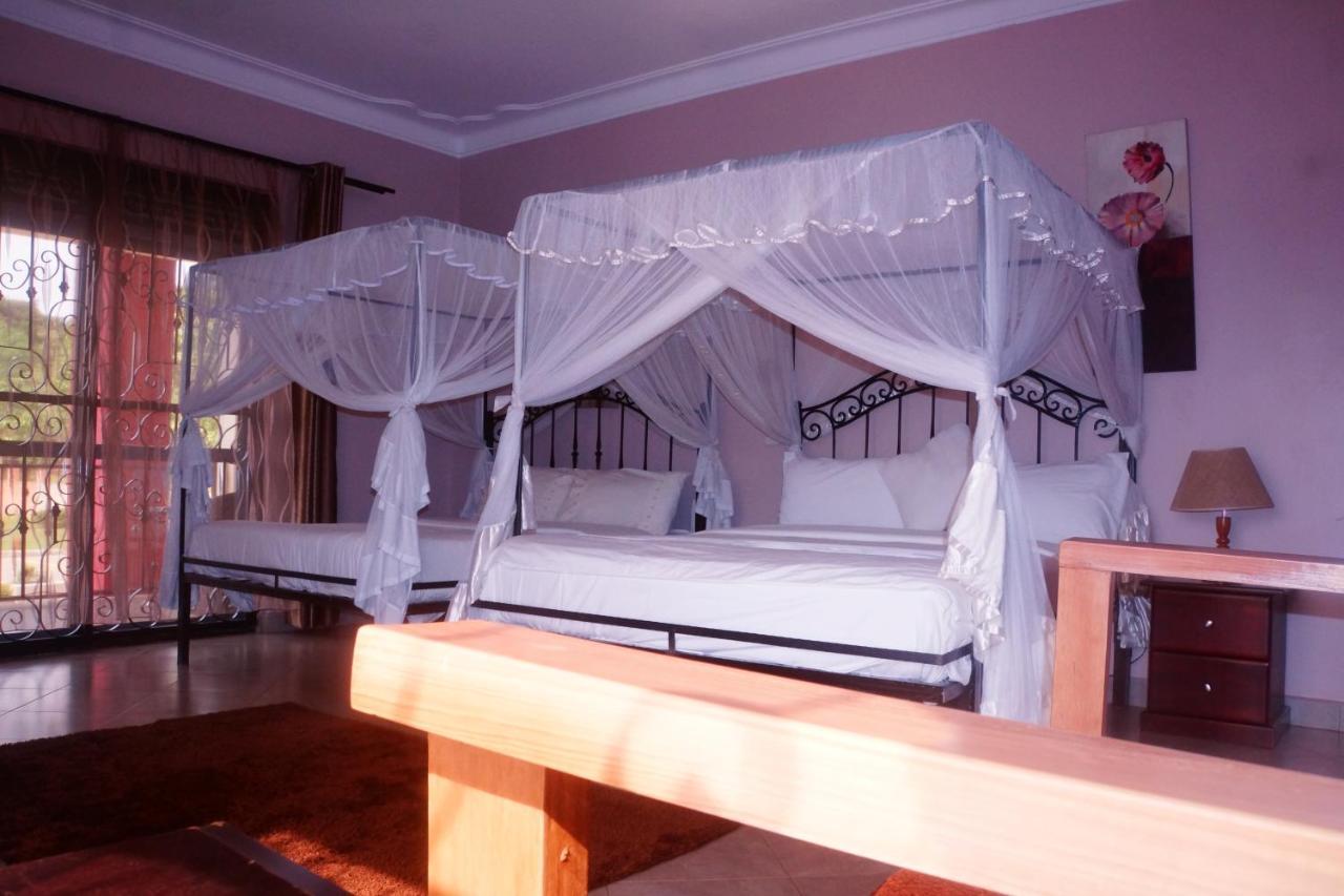 Silver Oaks Hotel Boma Fort Portal Extérieur photo