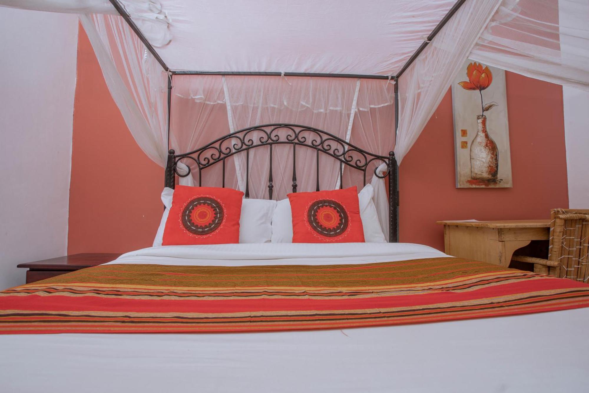 Silver Oaks Hotel Boma Fort Portal Extérieur photo