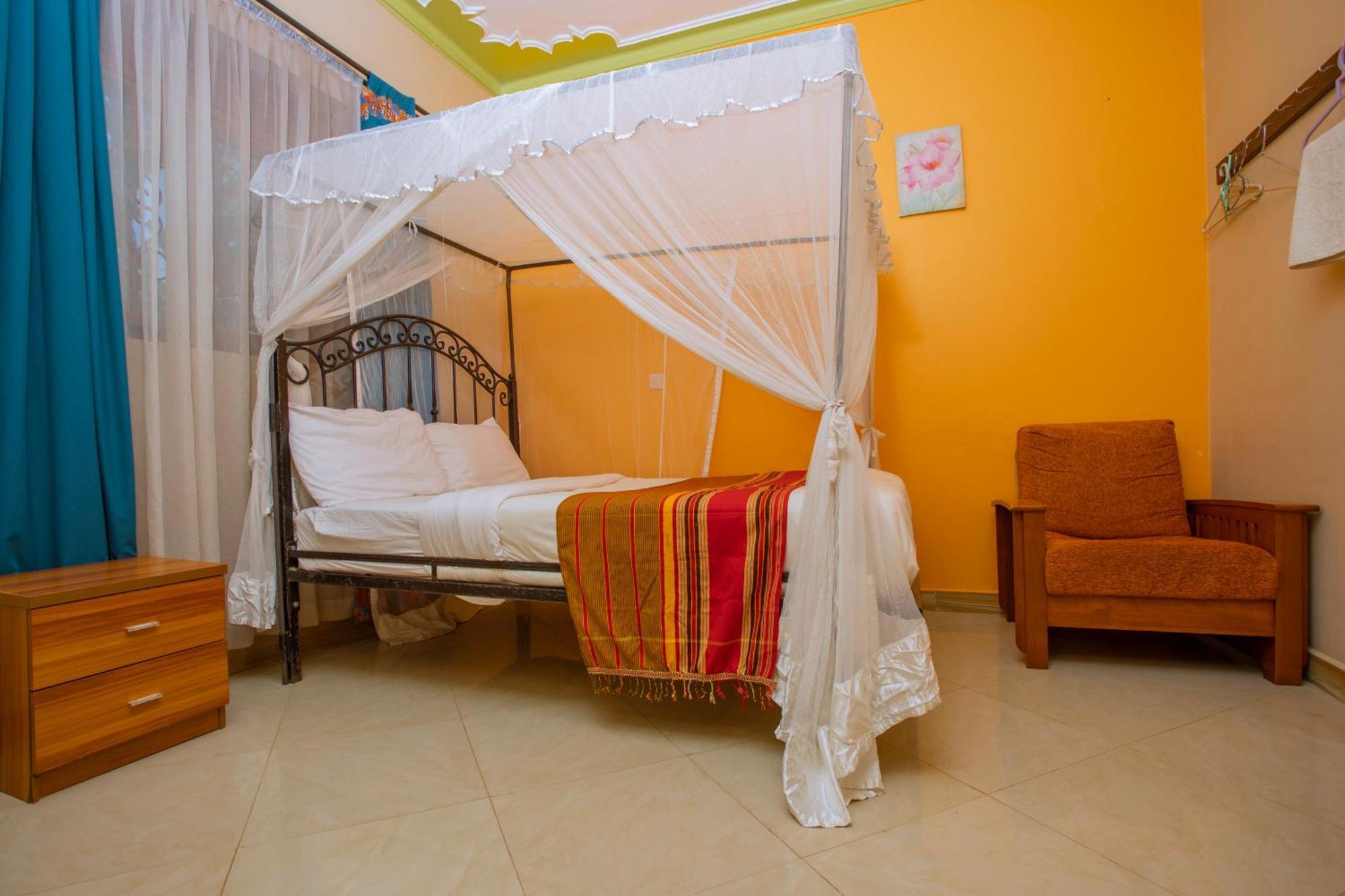 Silver Oaks Hotel Boma Fort Portal Extérieur photo