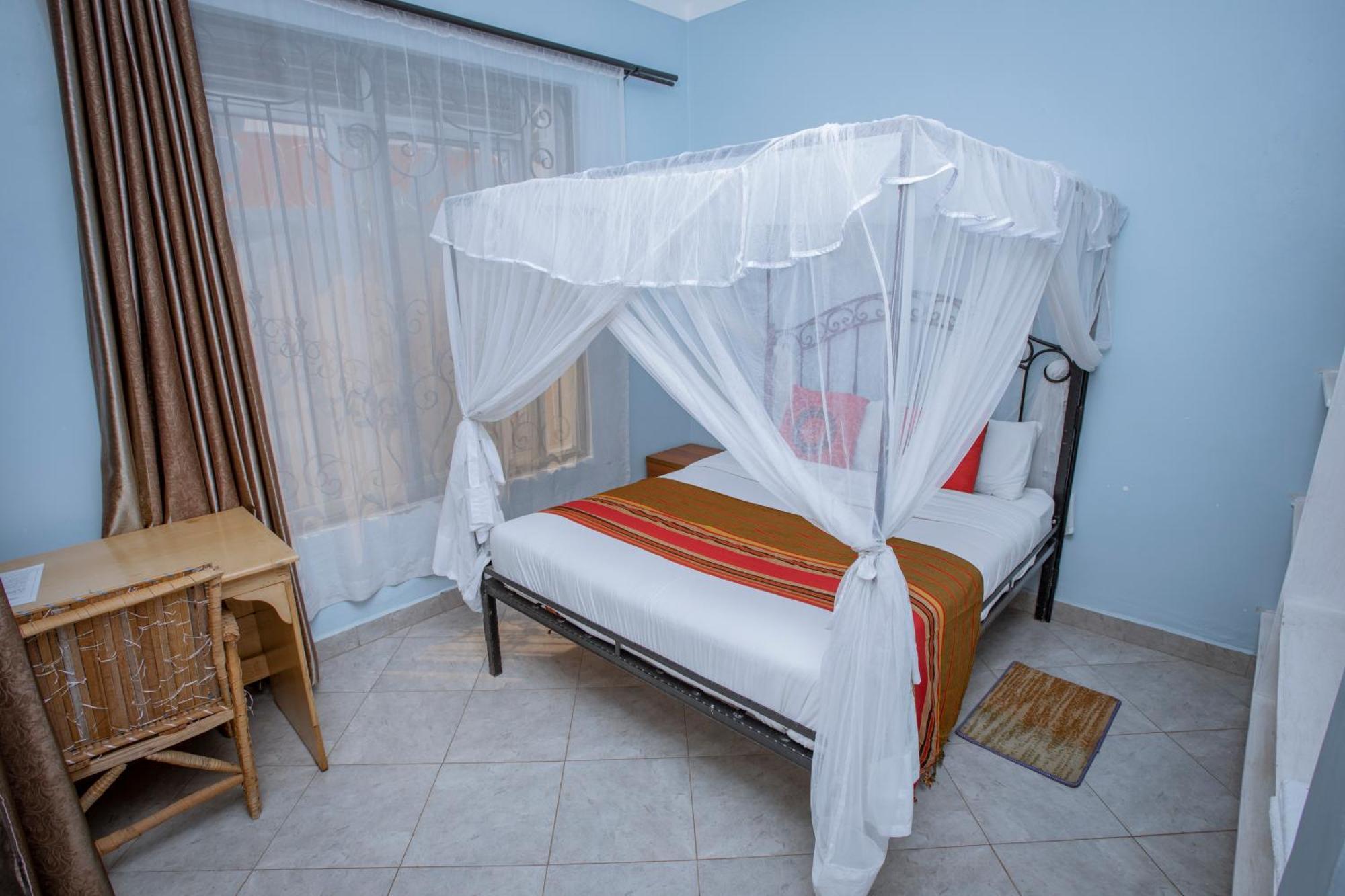 Silver Oaks Hotel Boma Fort Portal Extérieur photo