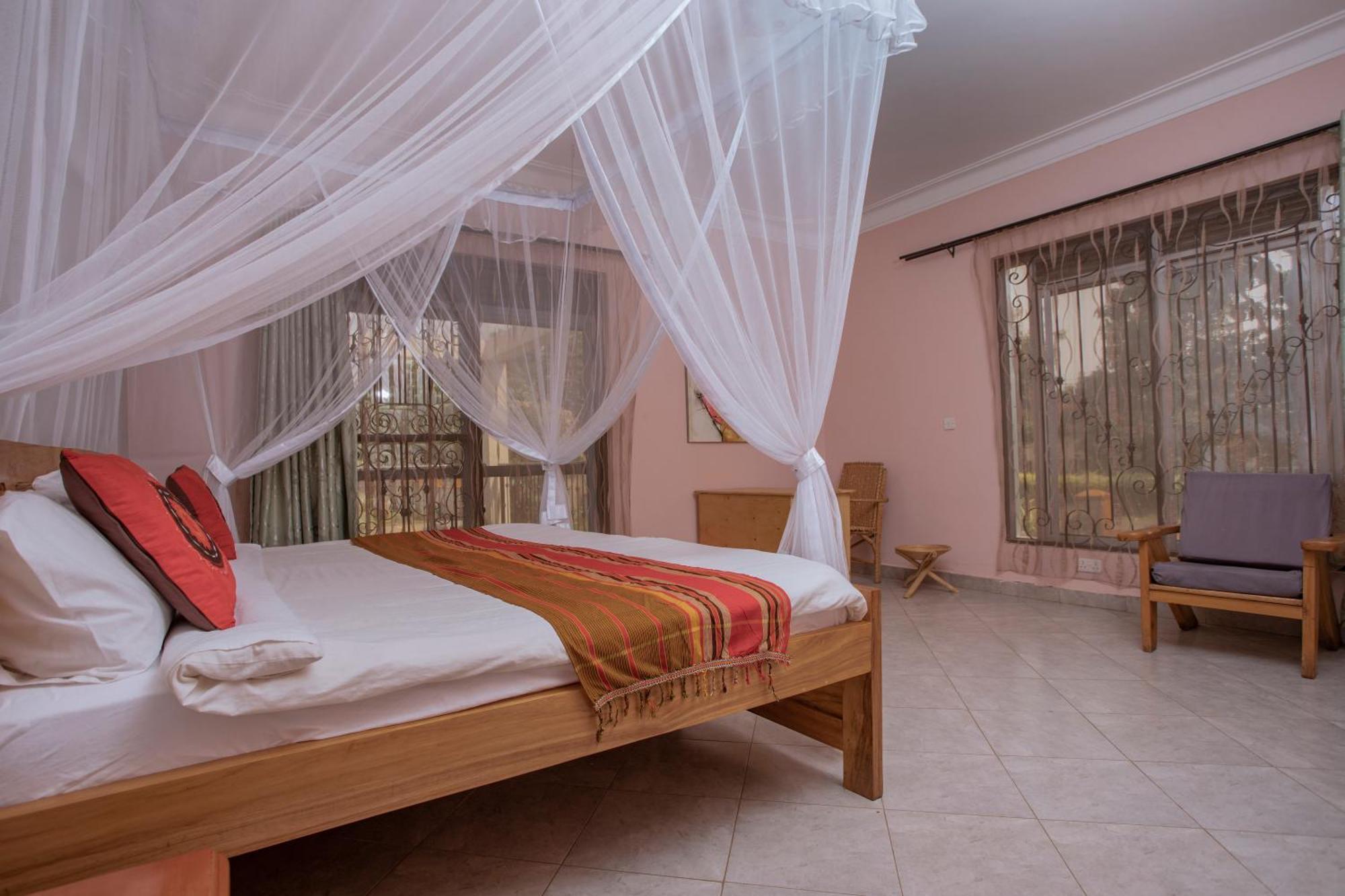 Silver Oaks Hotel Boma Fort Portal Extérieur photo