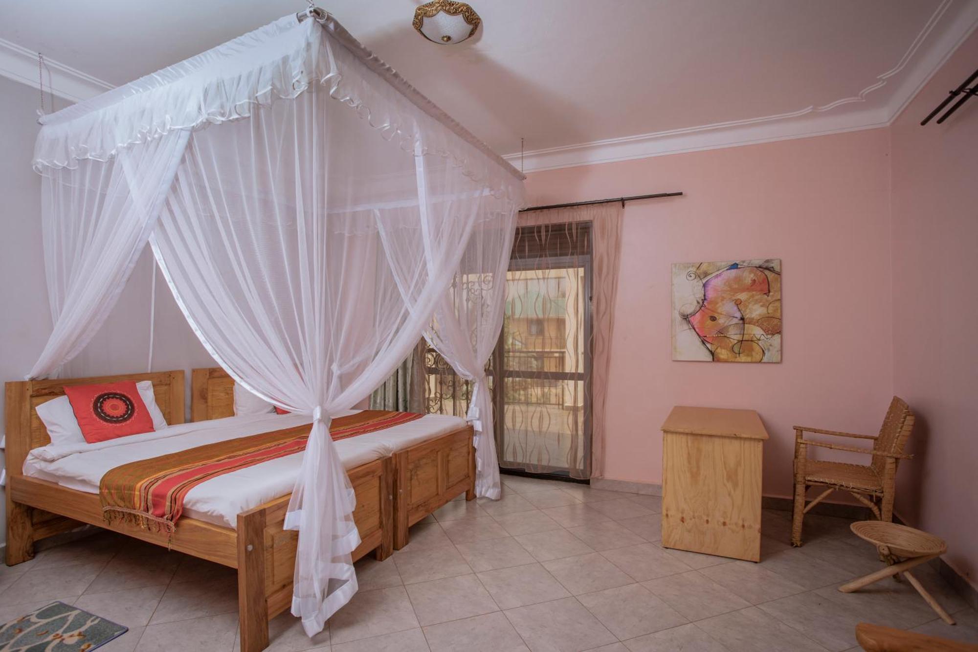 Silver Oaks Hotel Boma Fort Portal Extérieur photo