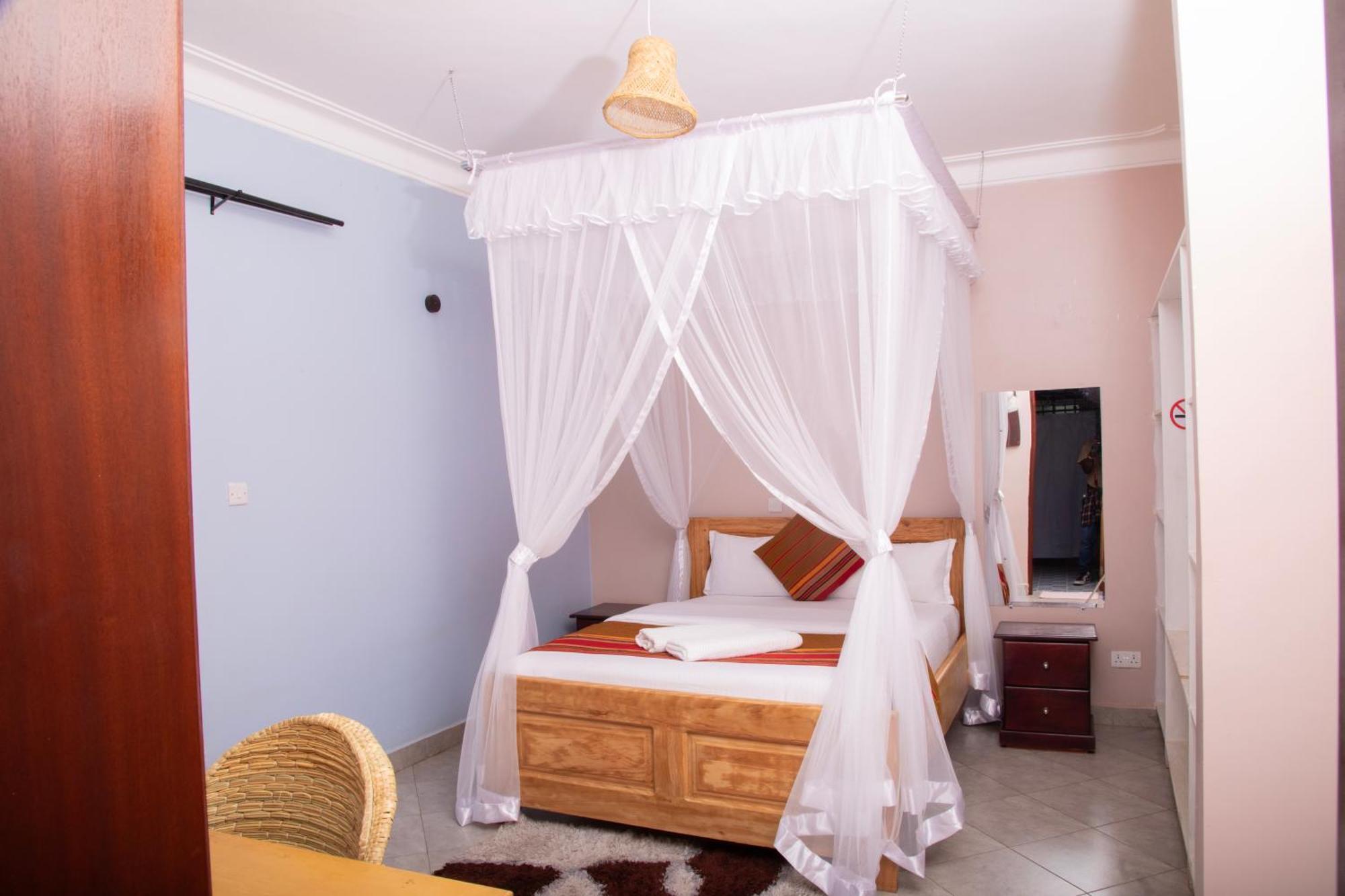 Silver Oaks Hotel Boma Fort Portal Extérieur photo