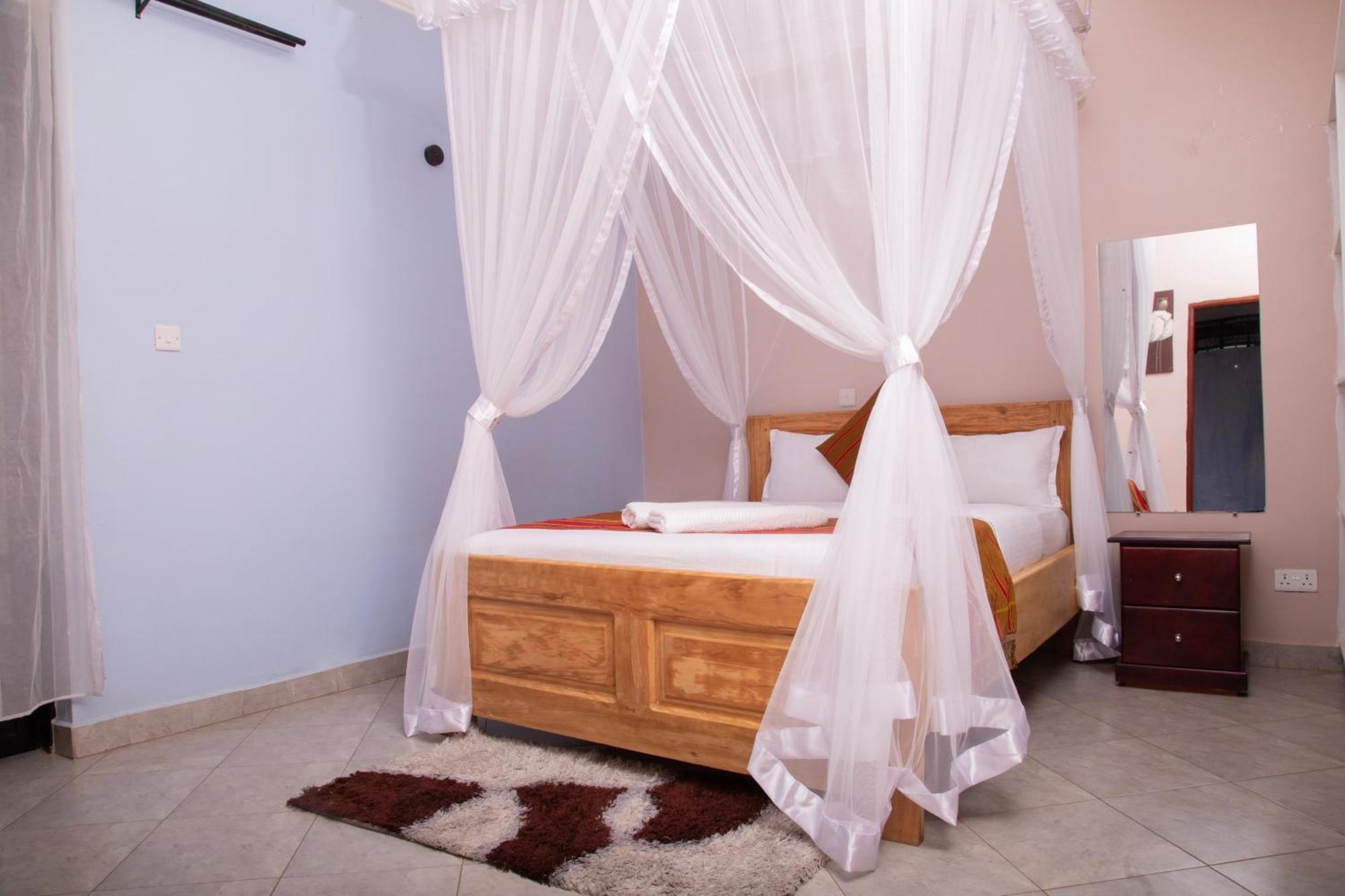 Silver Oaks Hotel Boma Fort Portal Extérieur photo