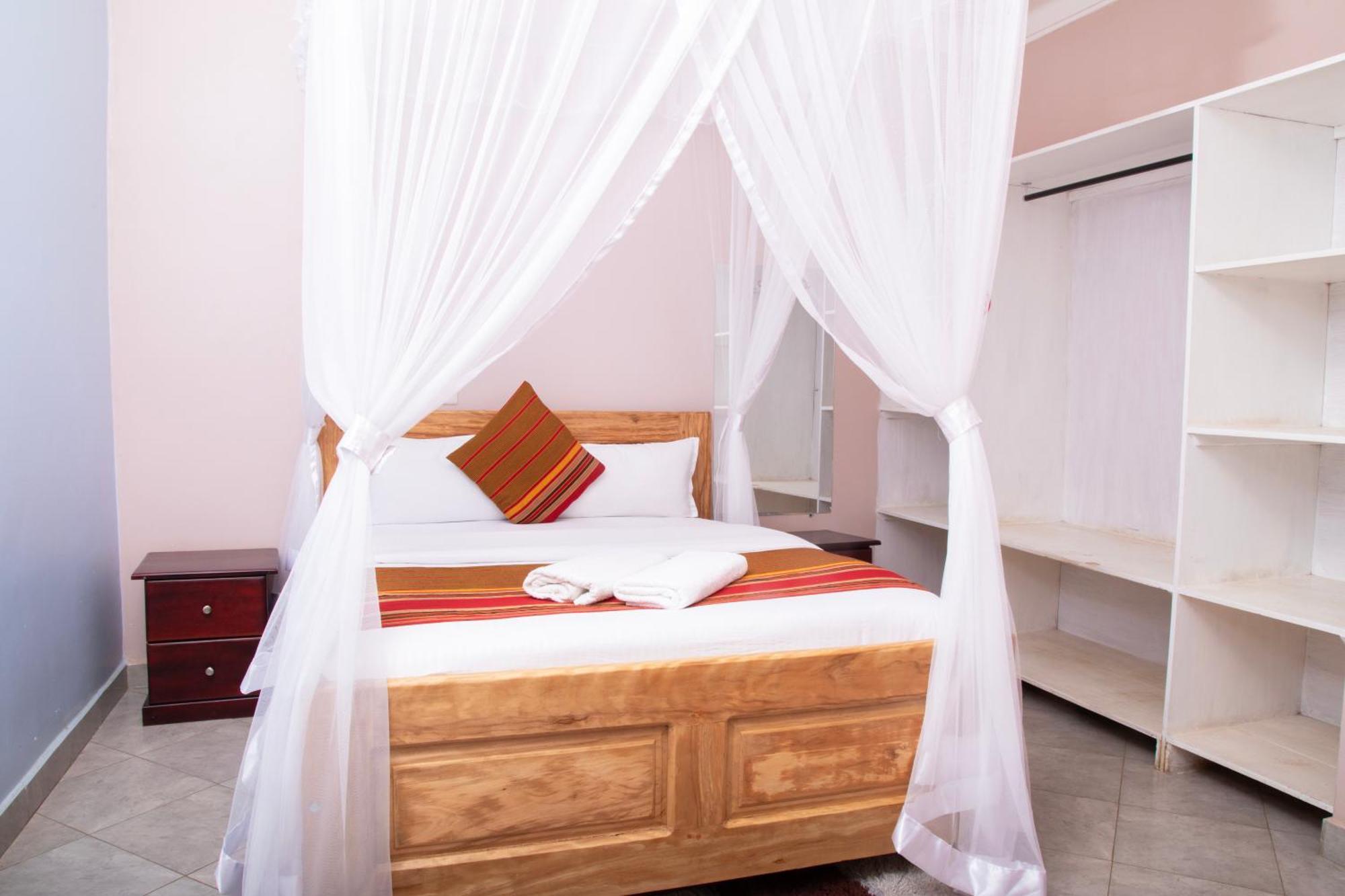 Silver Oaks Hotel Boma Fort Portal Extérieur photo