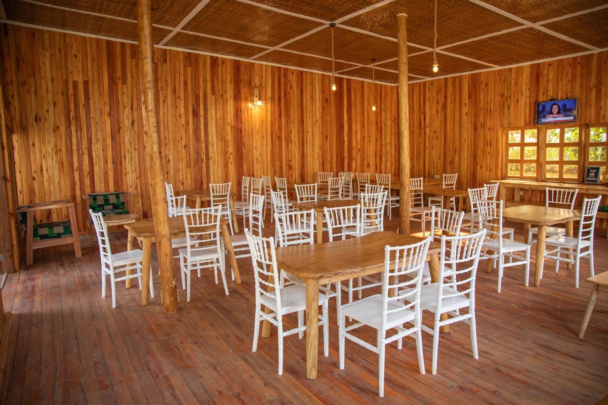 Silver Oaks Hotel Boma Fort Portal Extérieur photo