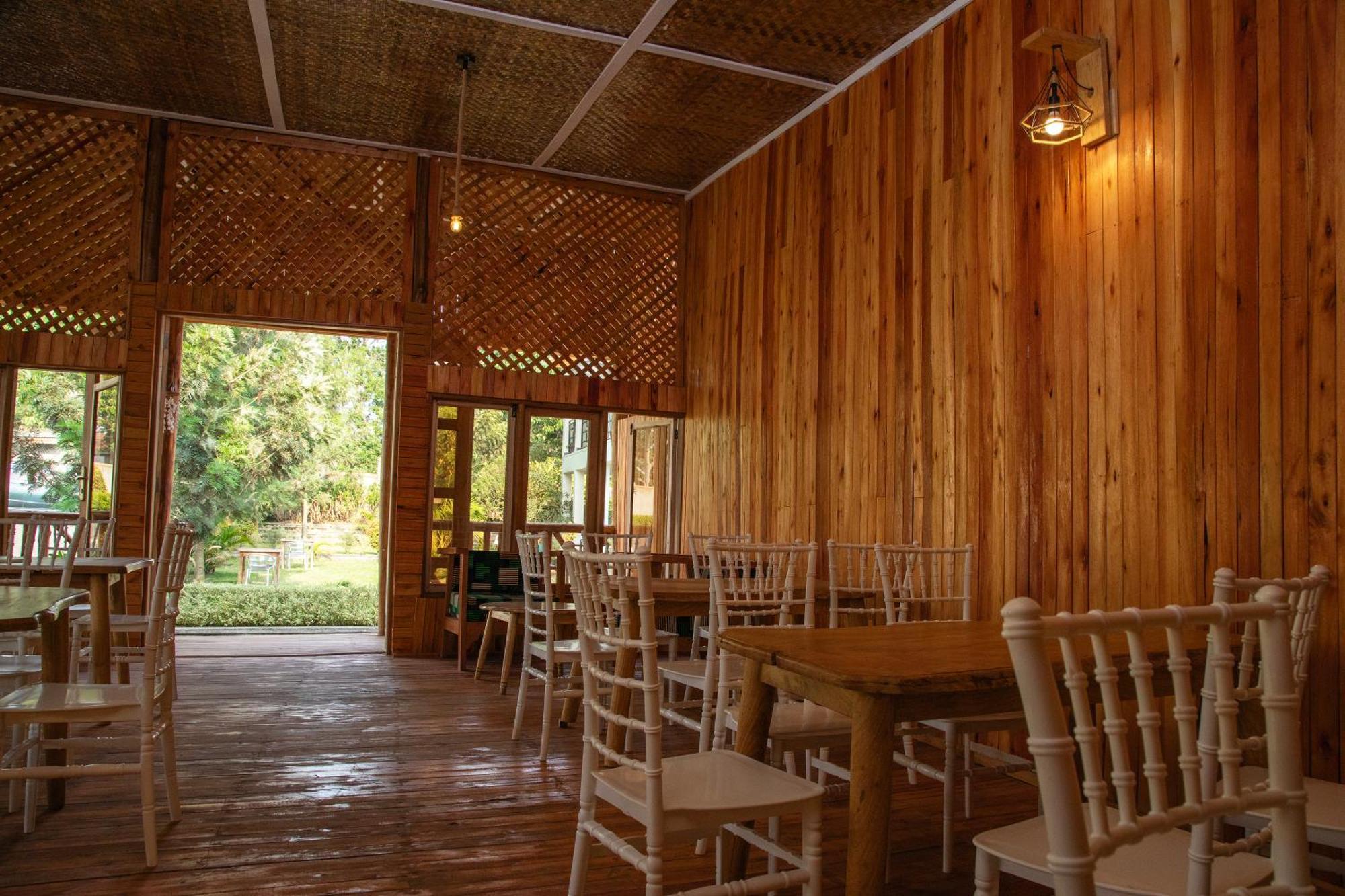 Silver Oaks Hotel Boma Fort Portal Extérieur photo