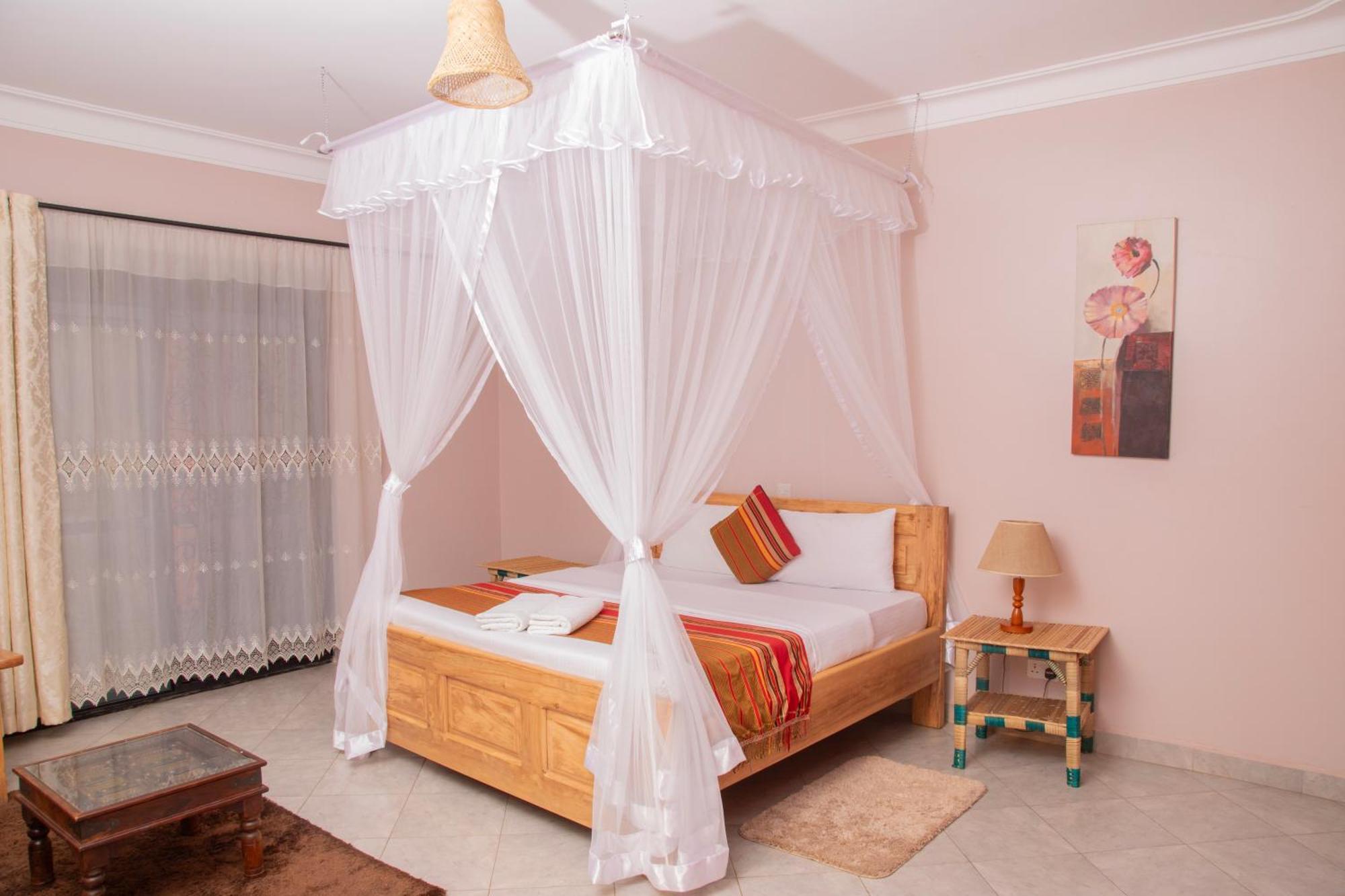 Silver Oaks Hotel Boma Fort Portal Extérieur photo