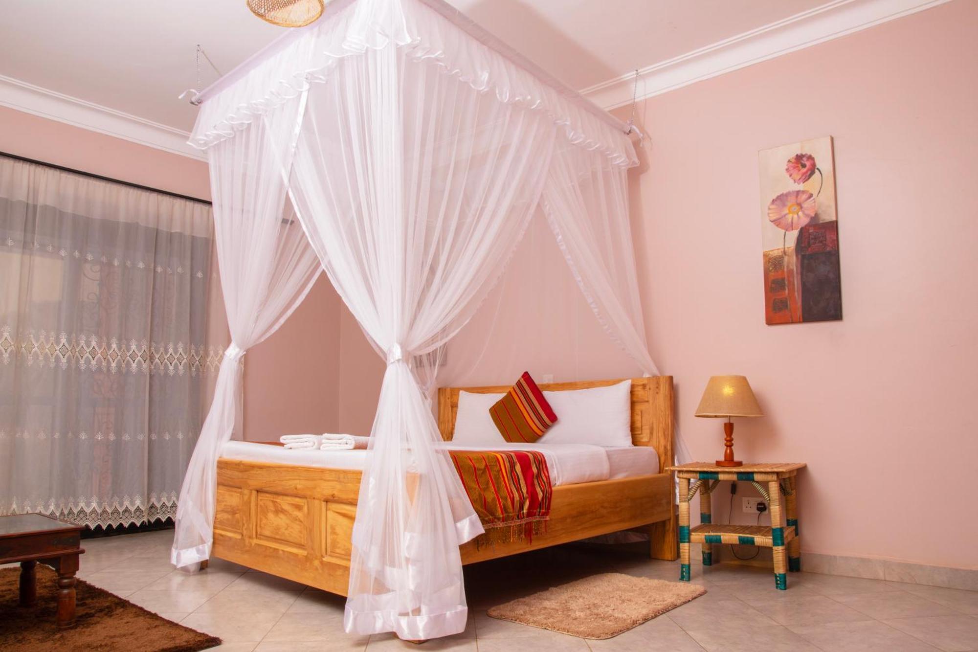 Silver Oaks Hotel Boma Fort Portal Extérieur photo