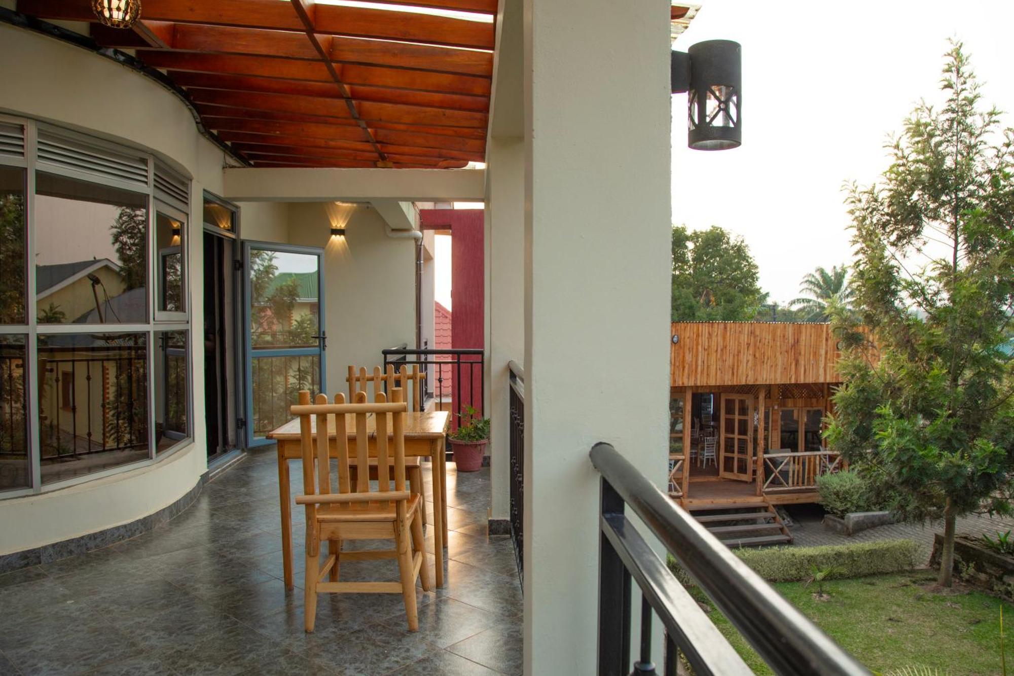 Silver Oaks Hotel Boma Fort Portal Extérieur photo